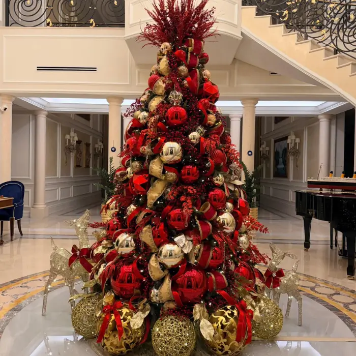 Elegant Ralph Lauren Christmas tree with red and green details.